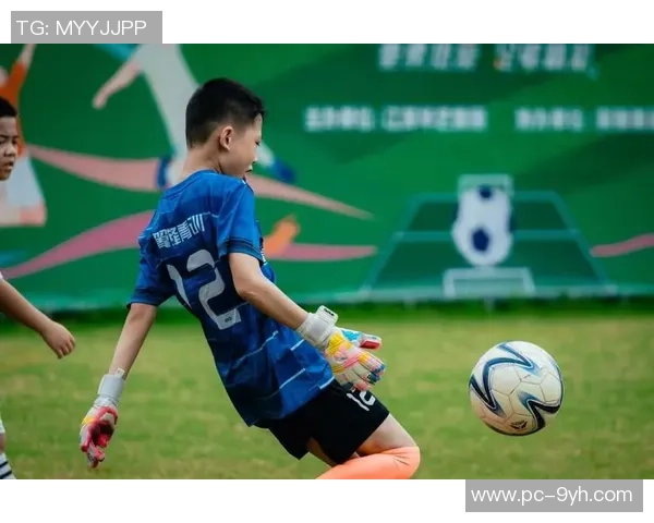 足球如同背背佳助力成长与坚持的力量在赛场上绽放光彩